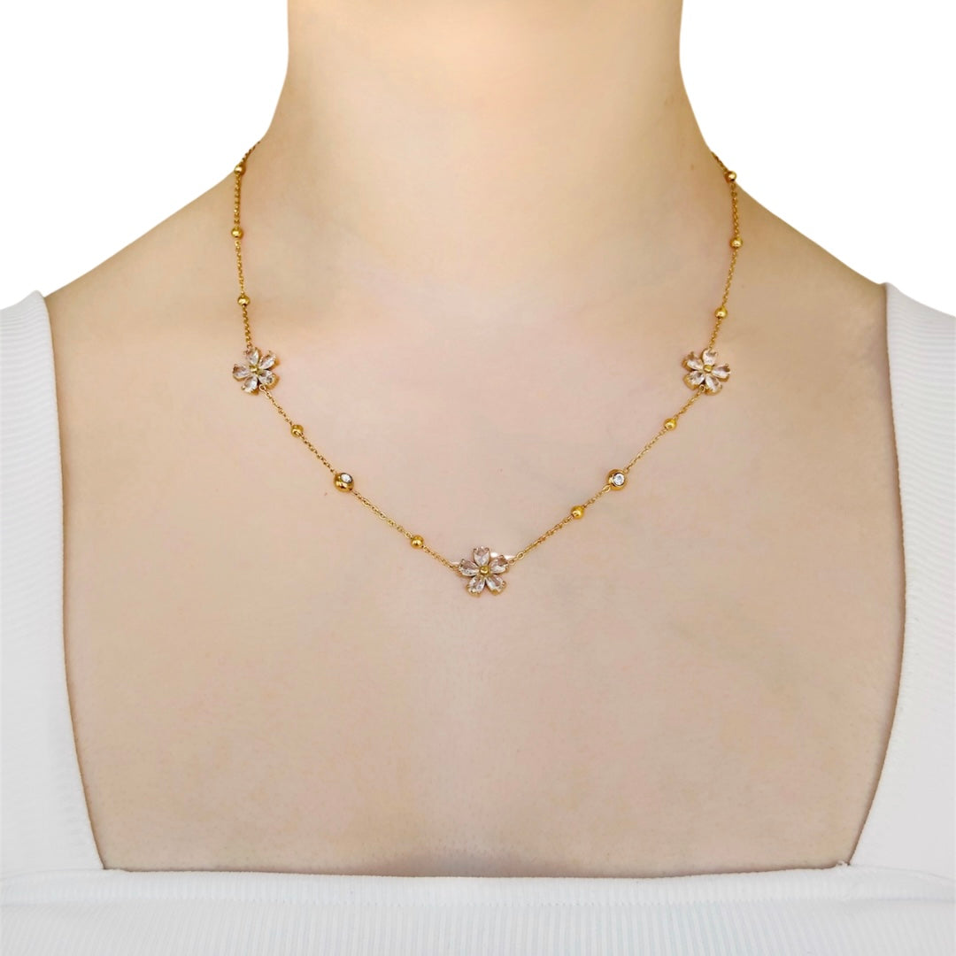 COLLAR TRES FLORES DE ZIRCONIA BLANCA