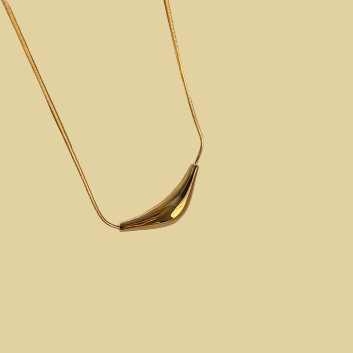 COLLAR FORMA CURVA