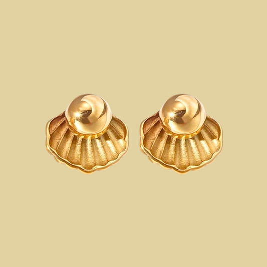 ARETES MINI CONCHITA CON BOLITA DORADA