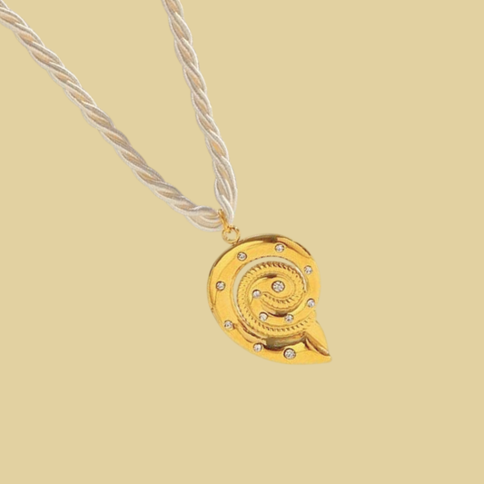 COLLAR CONCHA CON ZIRCONIAS